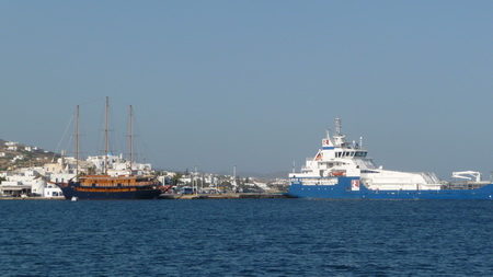 Ankerplatz Paroikia mit Fährhafen