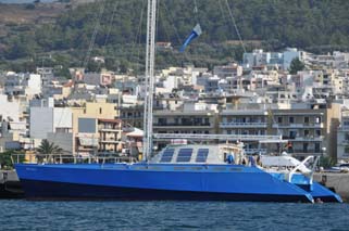 blu:kat im Hafen von Rethymnon: Badeleitertests.