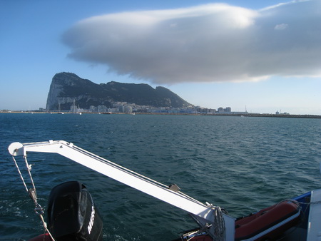 Gibraltar mit Ostwind achteraus